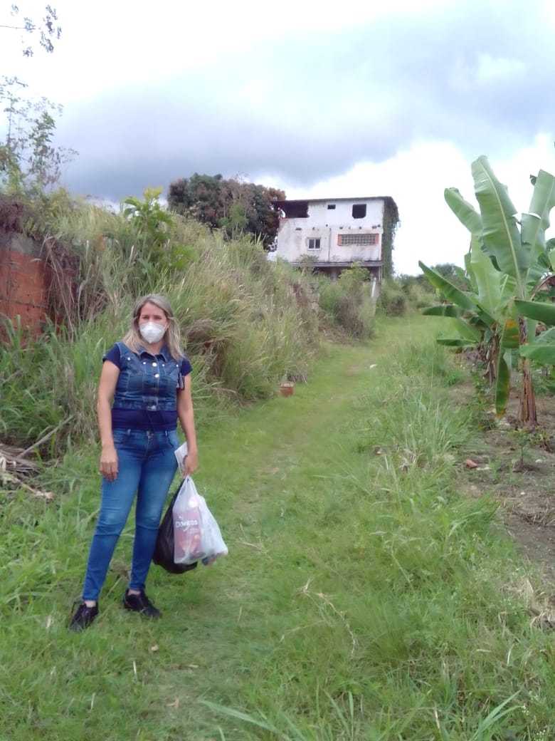 maribel en la entrada.jpg