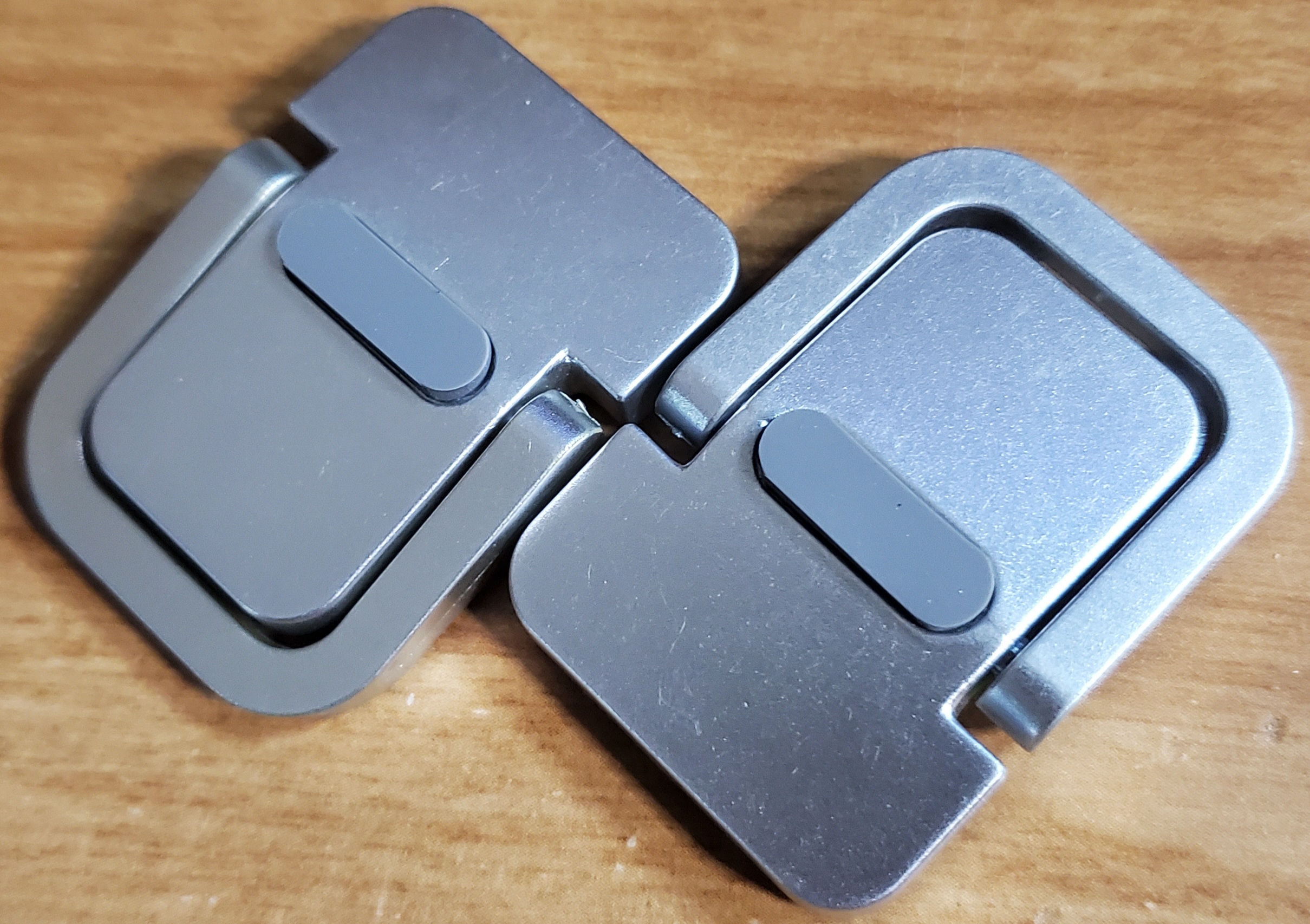 EupHHonycs 695395_1_dJAWfi5B Adhesive Foldable Legs.jpg
