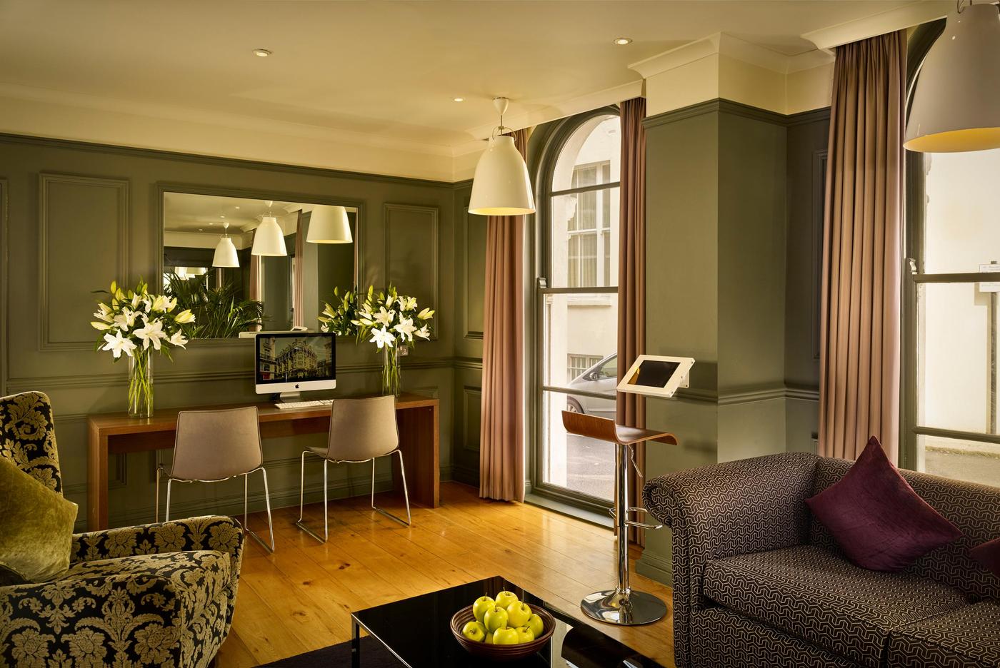 Living room, Citadine South Kensington, London.jpg