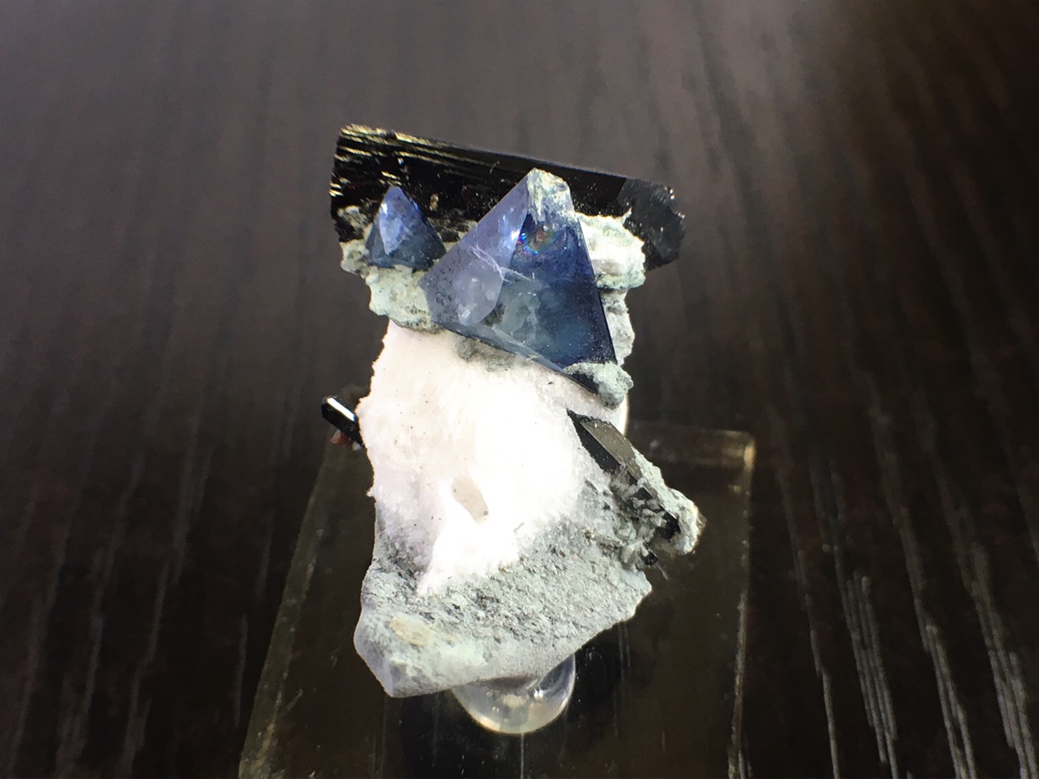 Benitoite 2.jpg