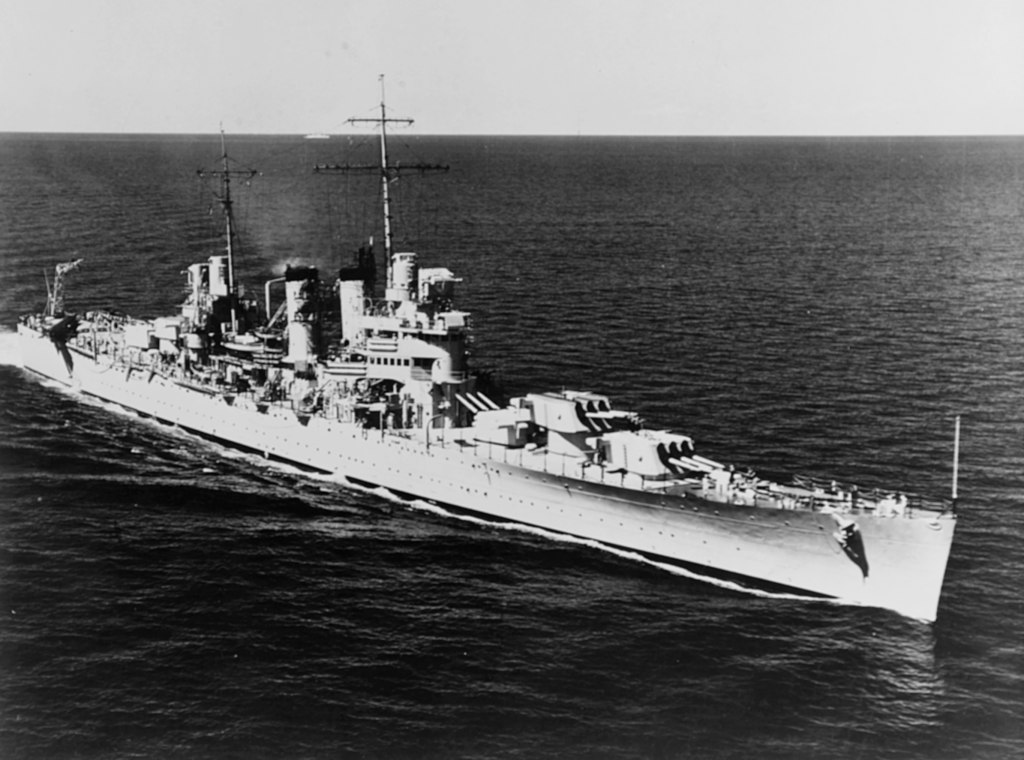 1024px-USS_Honolulu_(CL-48)_underway_at_sea_on_9_February_1939_(NH_53562).jpg