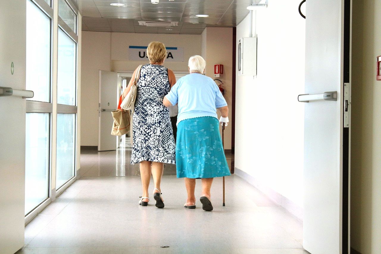 elderly-1461424_1280~2.jpg