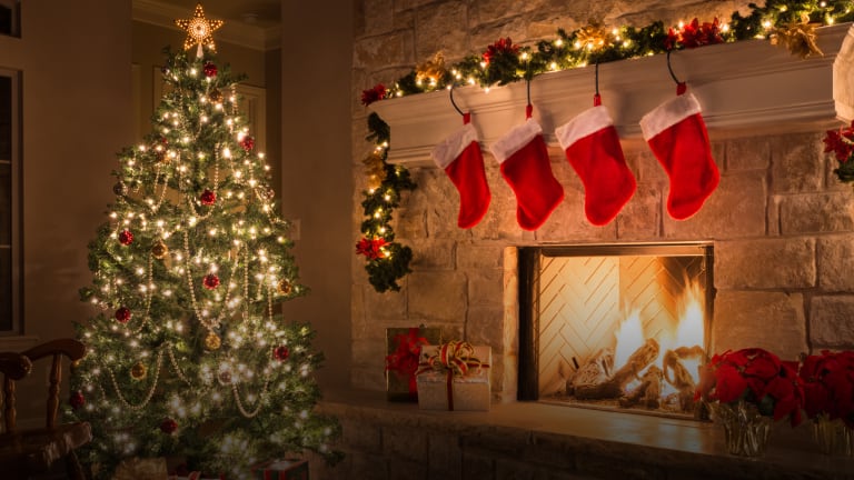american-christmas-traditions-gettyimages-487756624.jpg