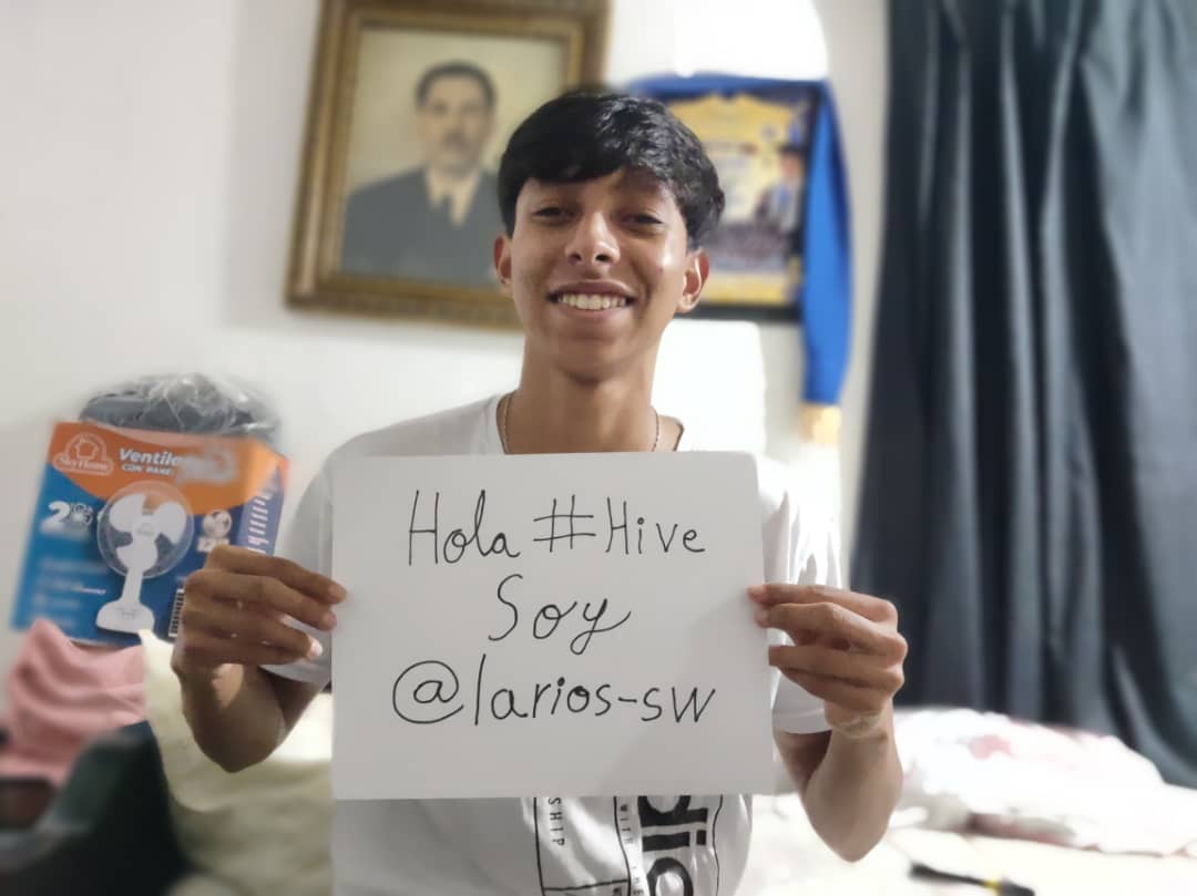 ¡Hola amigos de #Hive! Soy Ángel Larios @larios-sw | This is my presentation #swc [ESP/ENG]