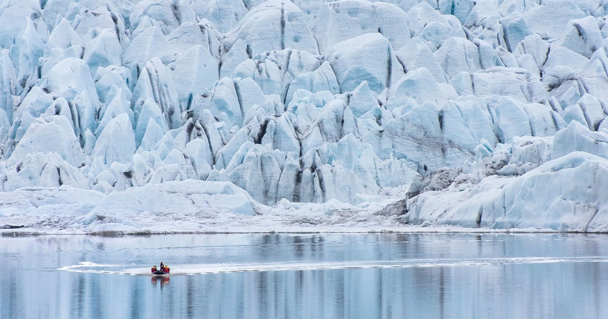 20f6ea5a2b3bc3cab1e25d3920ea1f482a9a298e_boat_and_lagoon-iceland-vatnajokull-fjallsarlon-glacier-lagoon.jpg