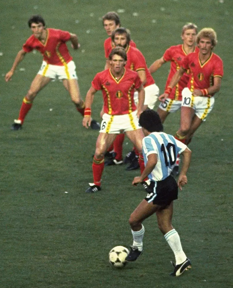 Maradona - Bélgica 1982.png