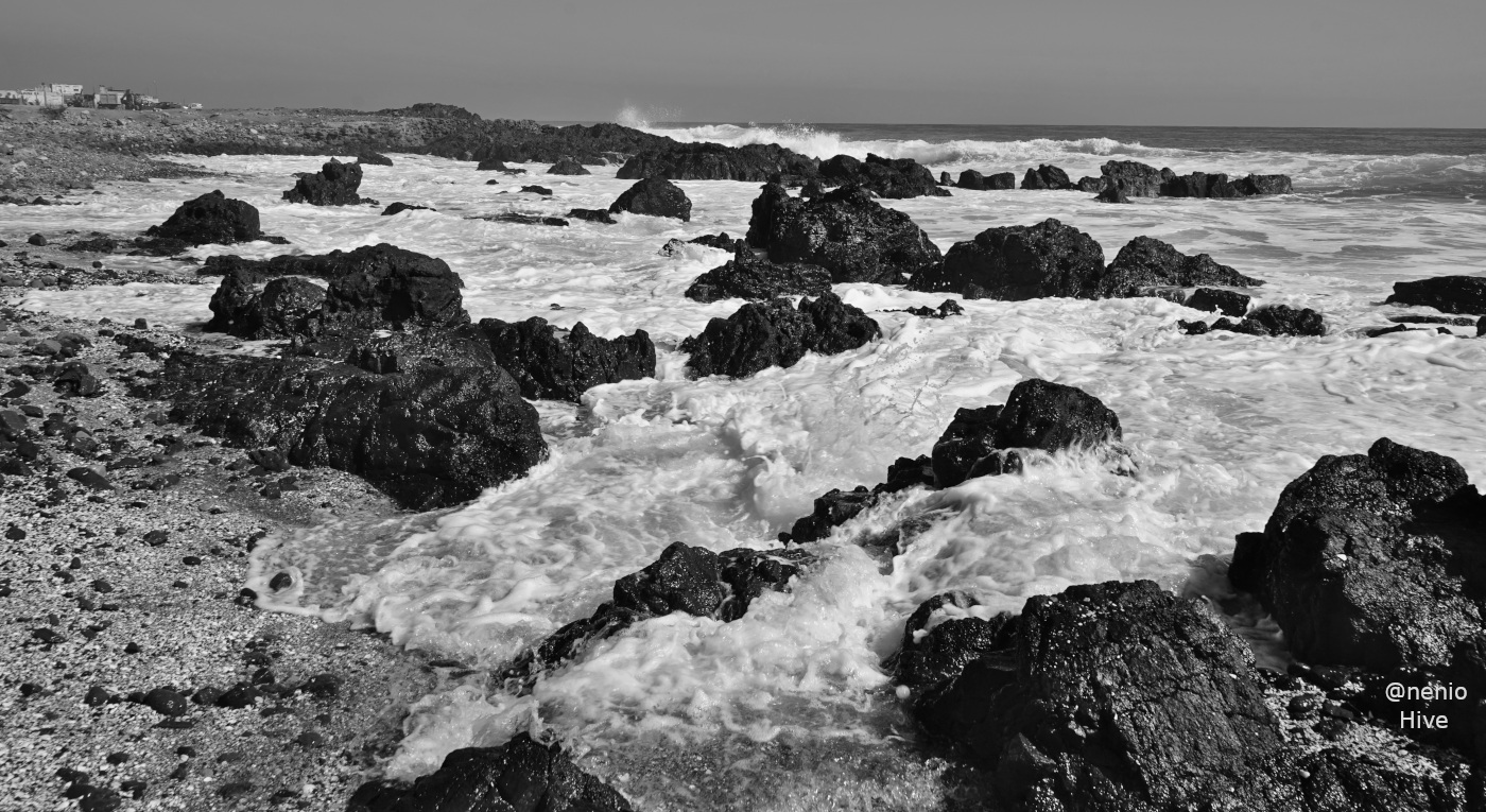 rocks-at-sea-006-bw.jpg