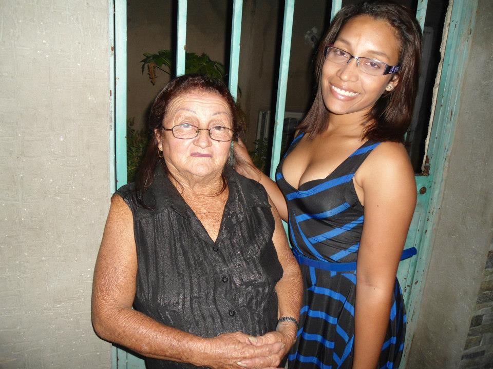 mi abuelita y yo.jpg