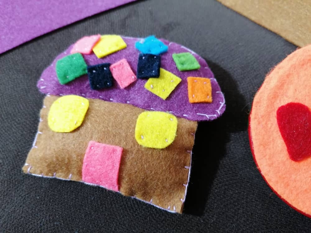 diy-felt-house (9).jpeg