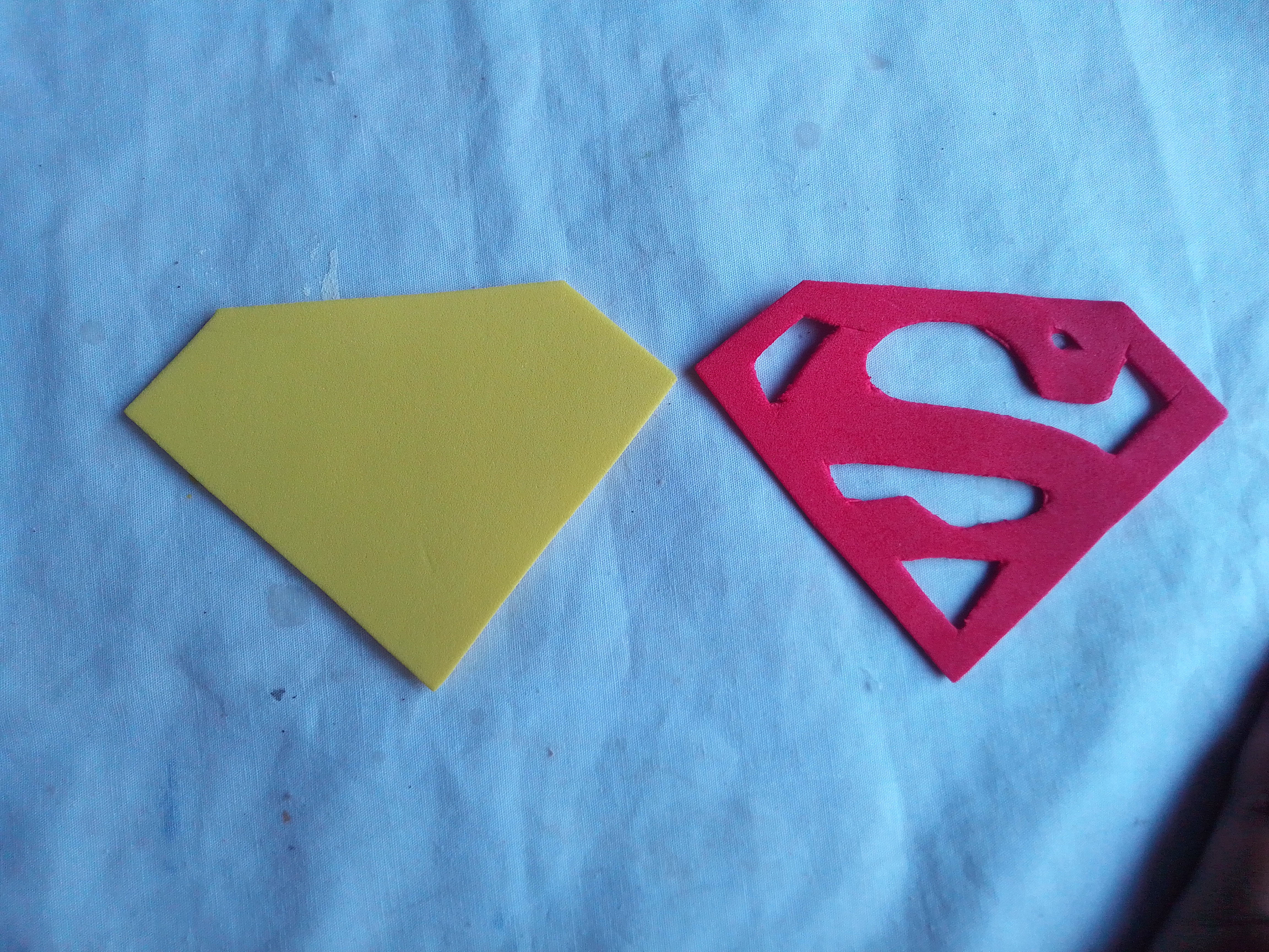 Como hacer un bonito y práctico dulcero con la temática de Superman//How to  make a cute and practical Superman themed candy box. — Hive
