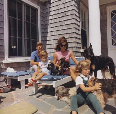 john_kennedy_family_jacqueline_caroline_john_junior_kennedy_35th_president_usa_jfk-842467.jpg