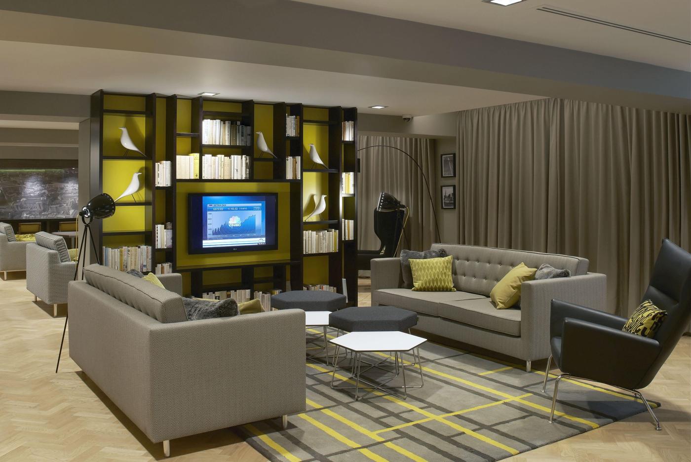 Living room, Citadines Trafalgar Square, London.jpg