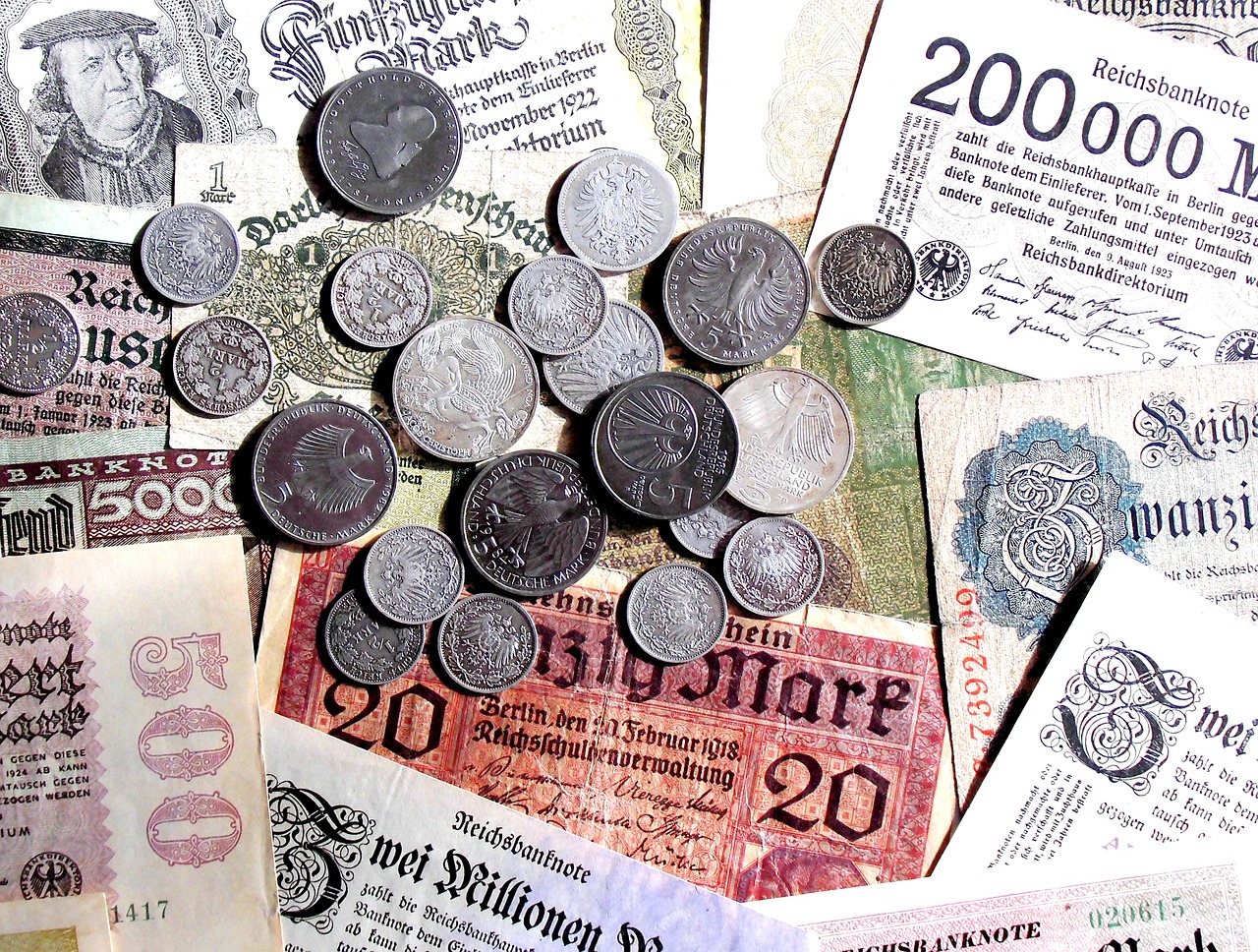 money-g57f0bdc9e_1280.jpg