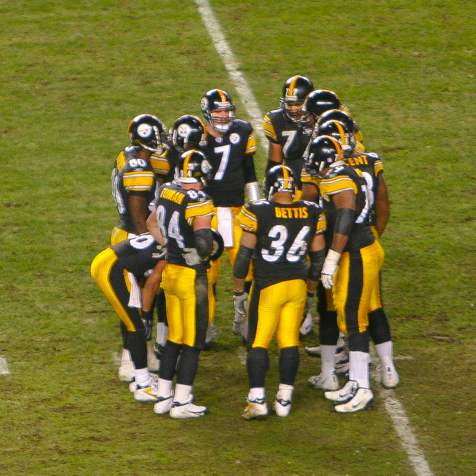 Huddle_2005_Pittsburgh_Steelers.jpg