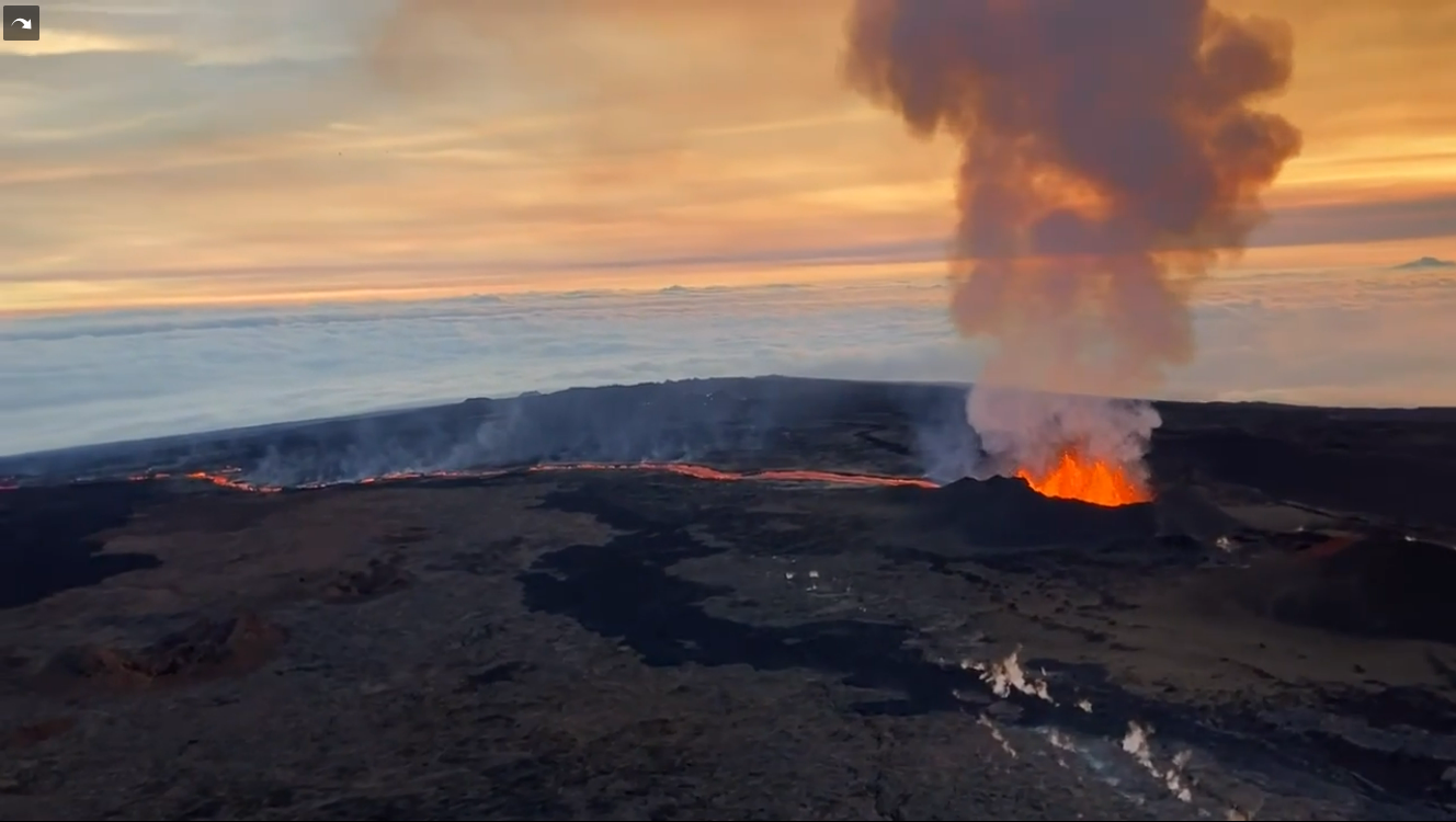 20221204 Mauna Loa Hawaii Eruption.png