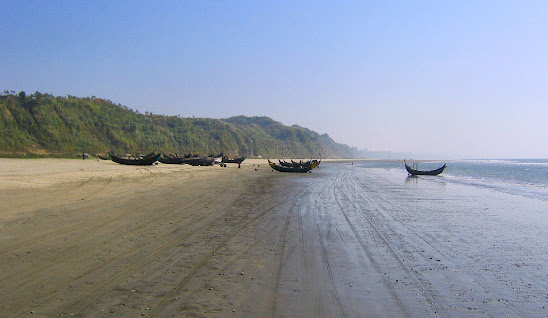 1024px-Cox's_Bazar_boats.jpg