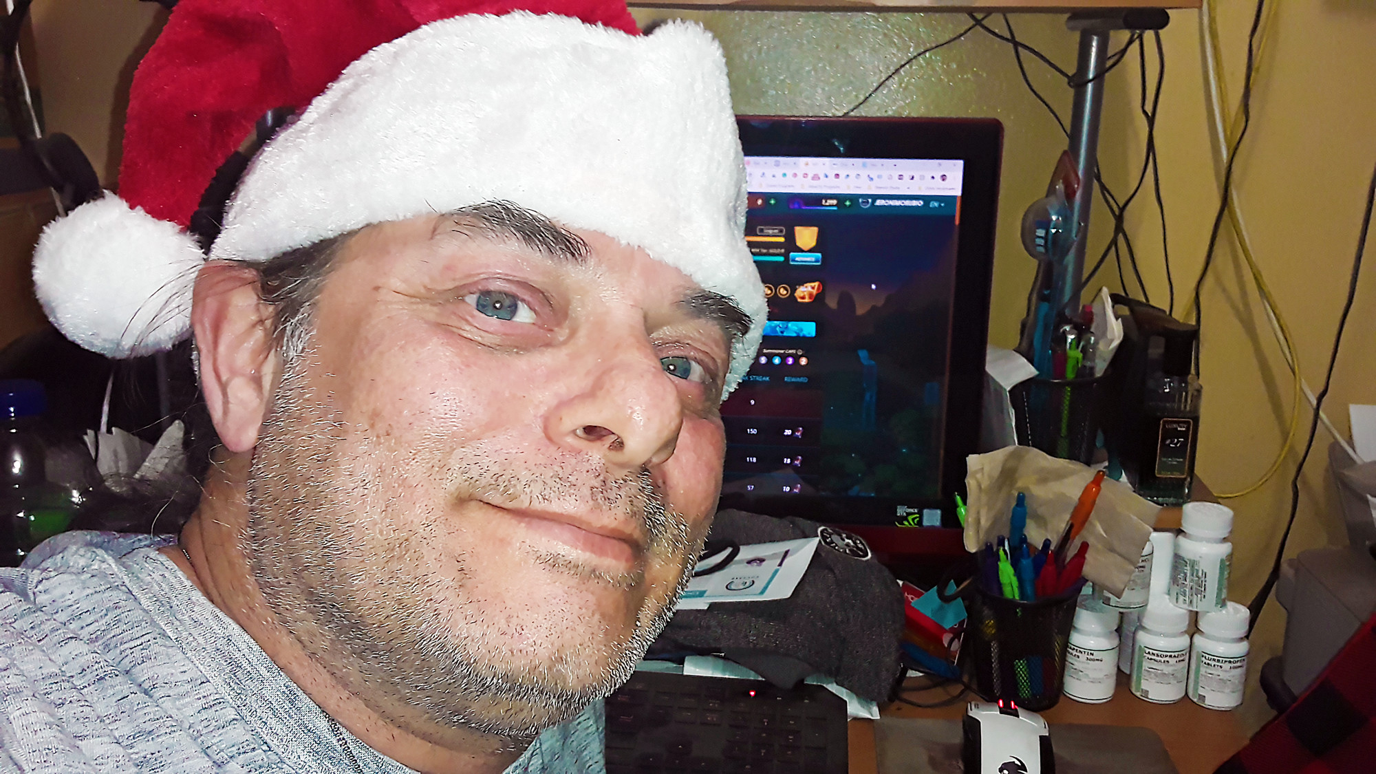 splinterlands, decisions, gaming, community, holidays, merry christmas, santa hat, life, chriminal minds, dtube, steem, streemie, video, gaming video, jeronimorubio, jeronimo rubio (226).jpg