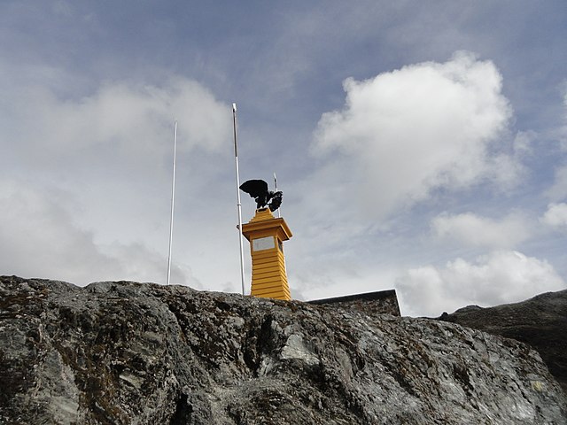 640px-Monumento_Pico_El_Águila.jpg