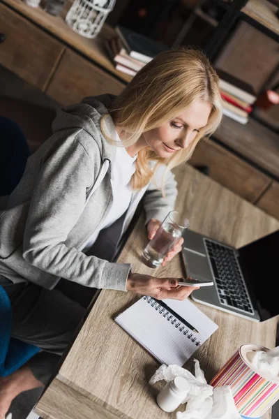 depositphotos_171886796-stock-photo-sick-woman-using-smartphone.jpg