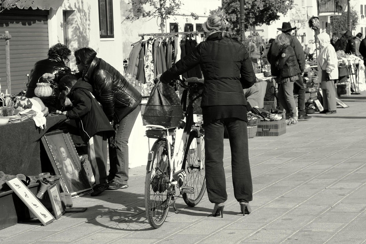 fleamarket-1075182_1280.jpg