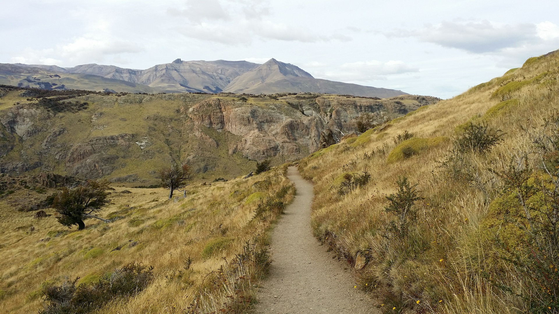 mountainpath363140_1920 1.jpg