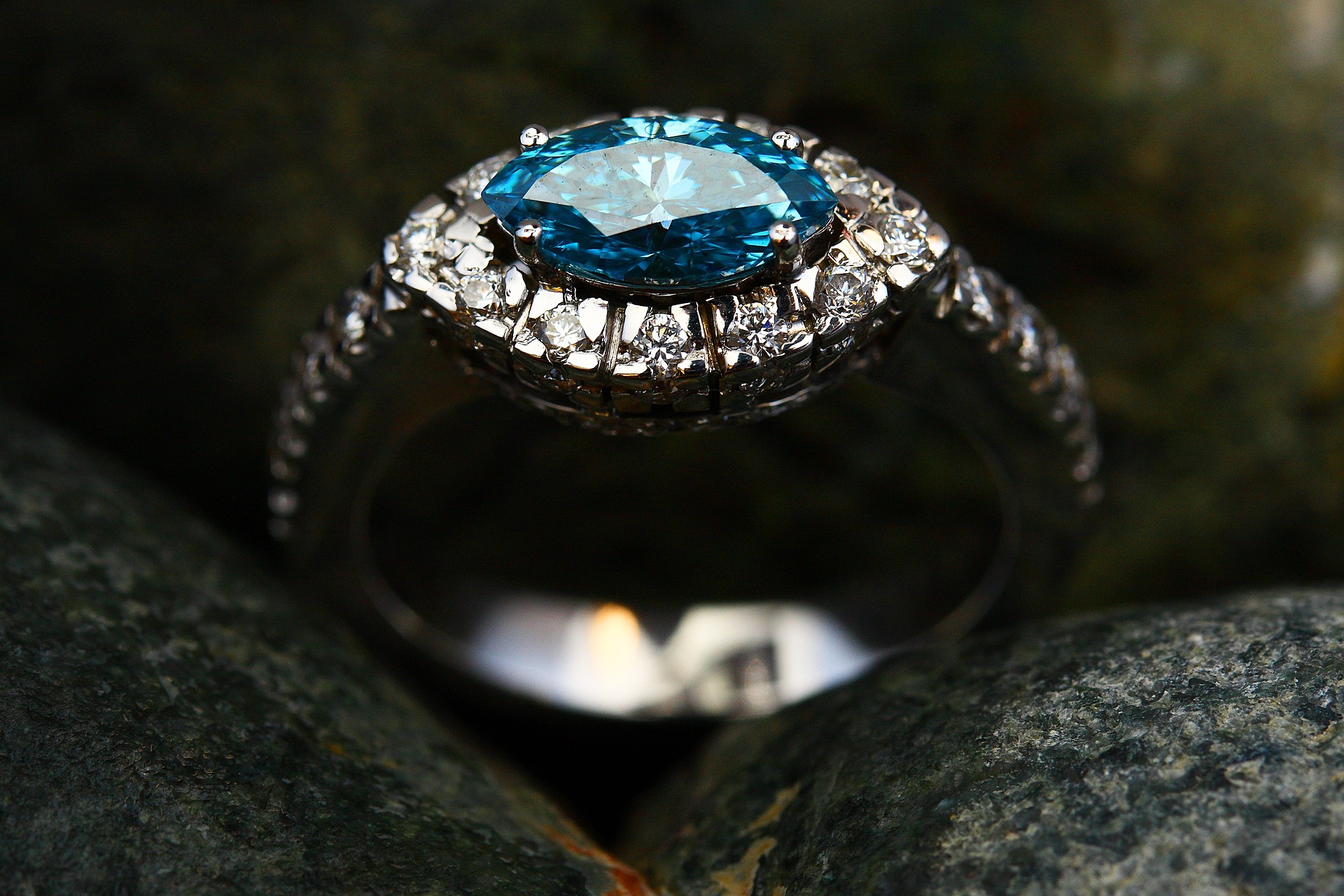 ring-2405145_1920.jpg