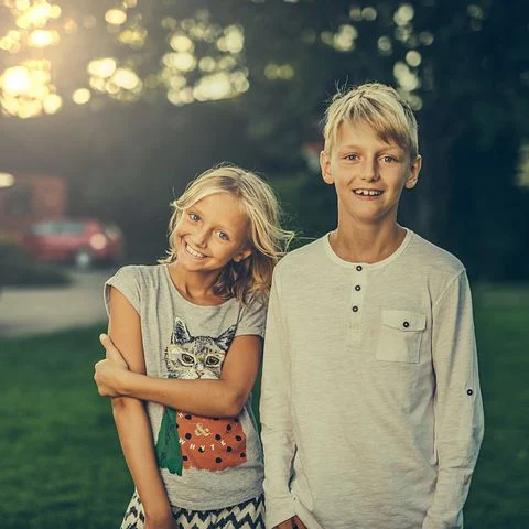 siblings-3315770__480.webp