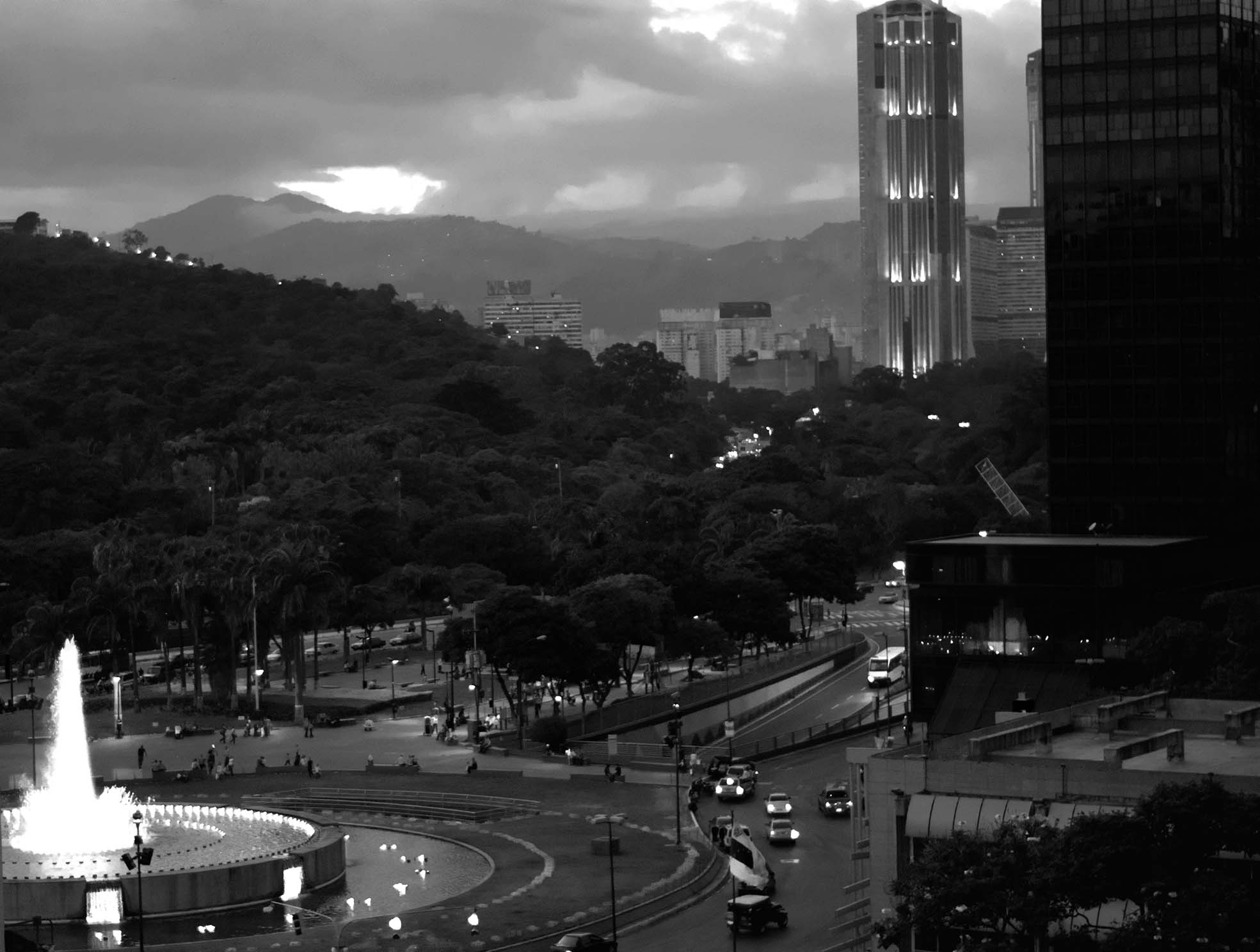 plaza venezuela copia.jpg