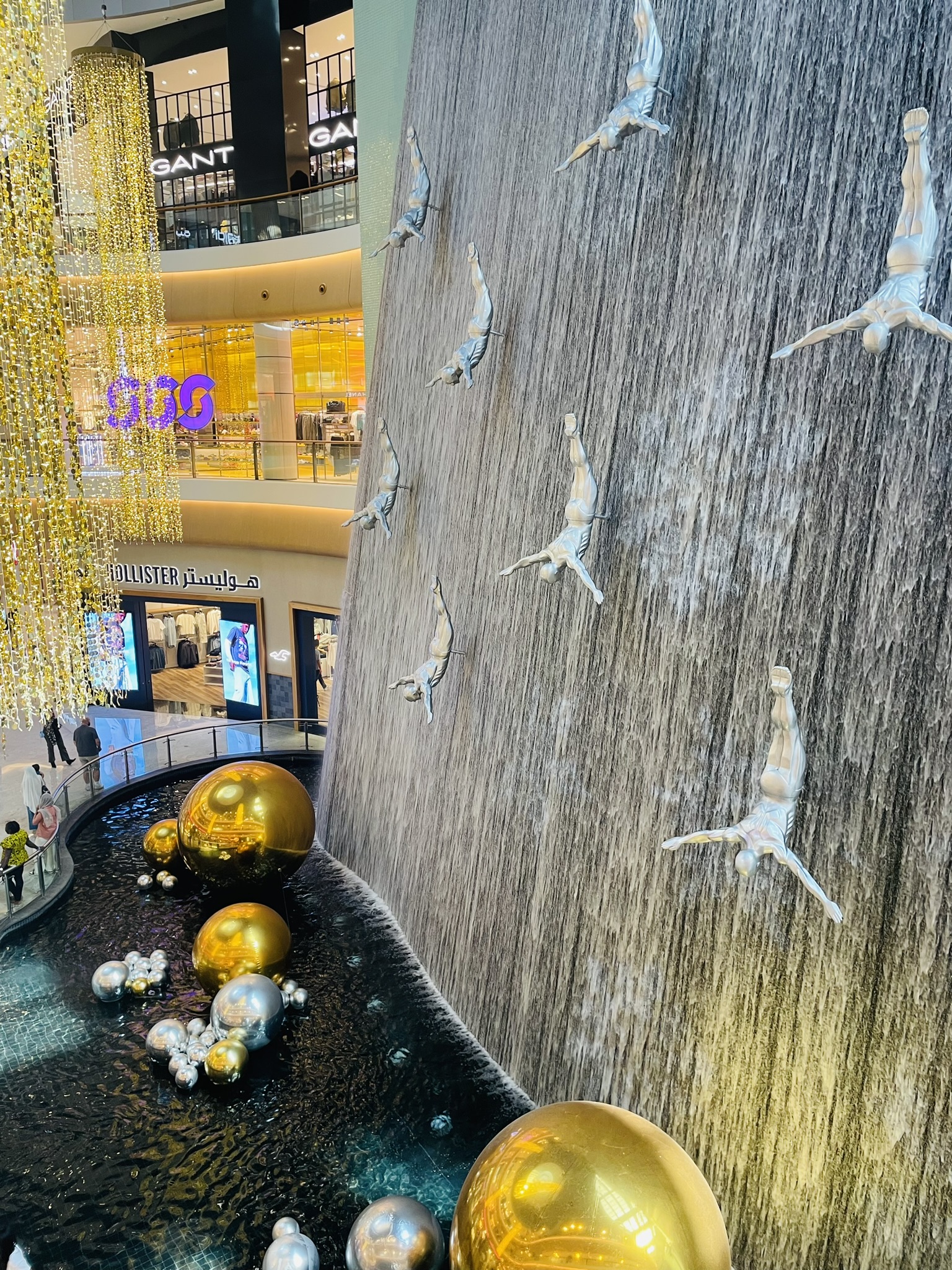 4. Dubai Mall waterfalls.JPEG