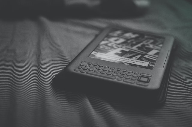 black-and-white-bed-stripes-kindle-59143.jpg