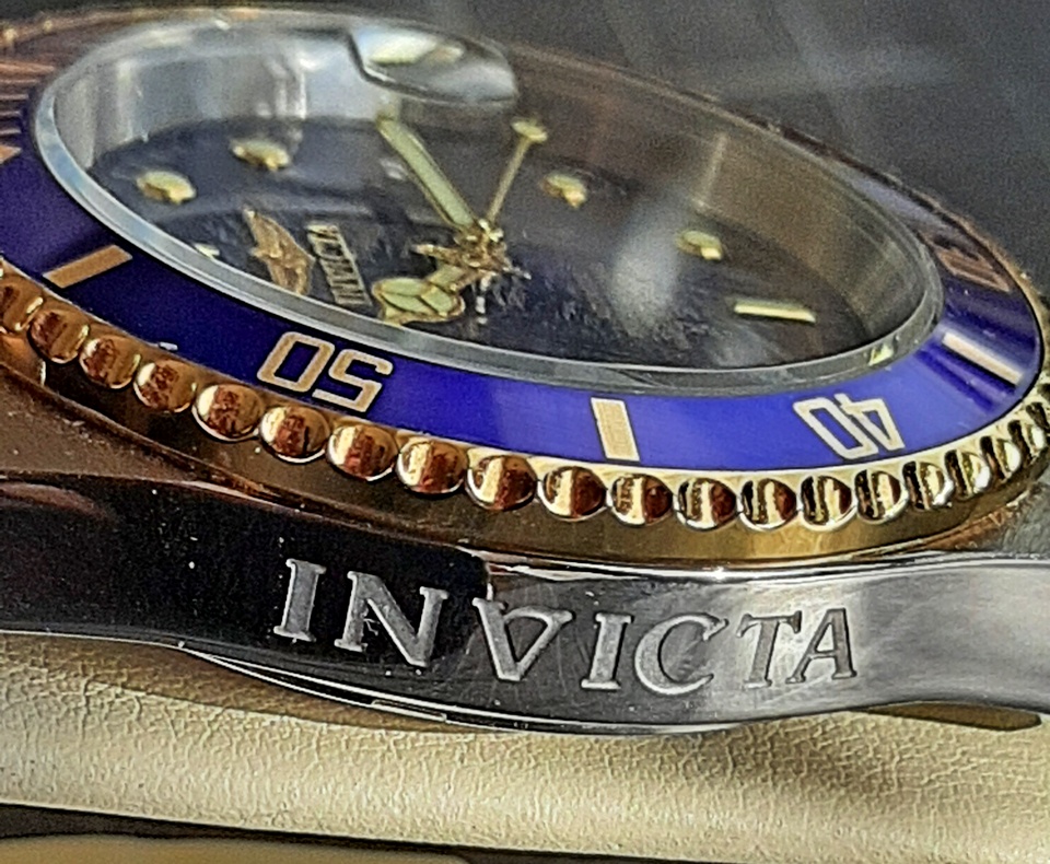 invicta 89280B 2.jpg