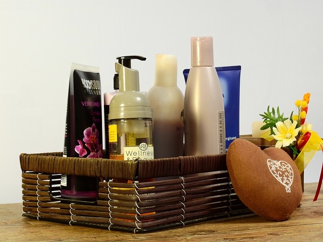 cosmetics-2389779_640.jpg