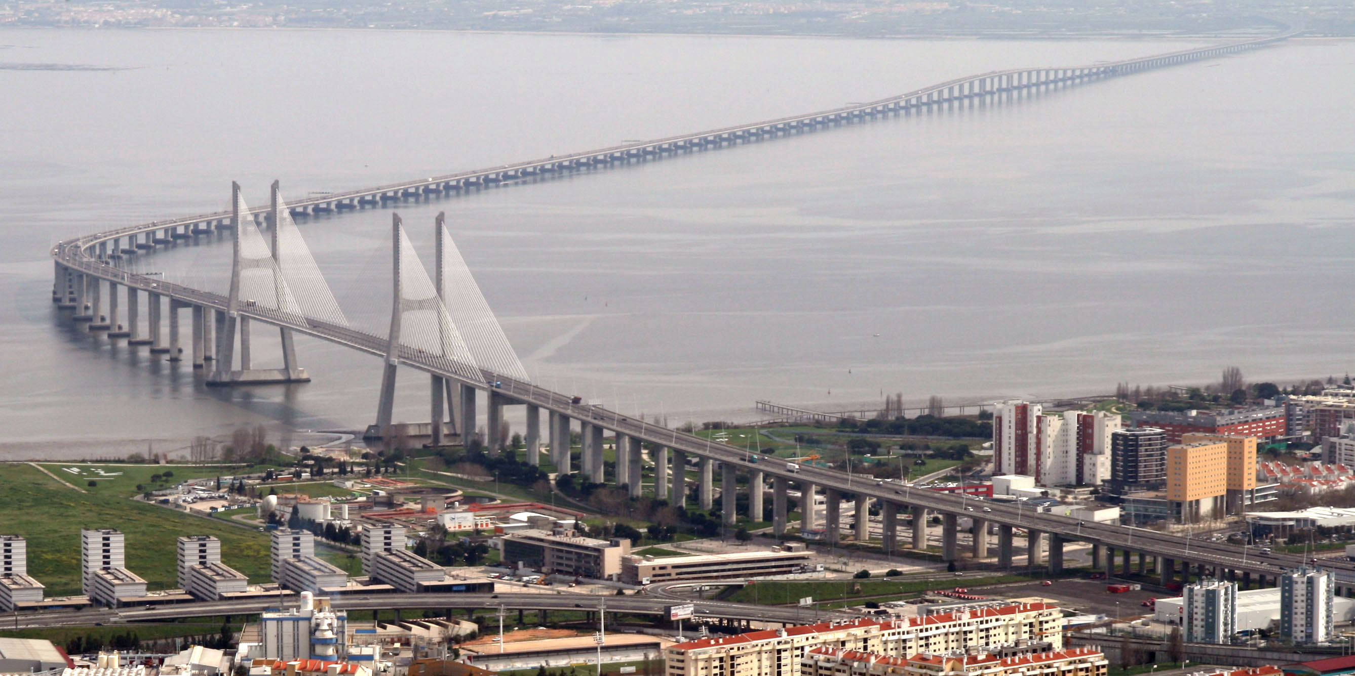 Vasco_da_Gama_Bridge_aerial_view.jpg