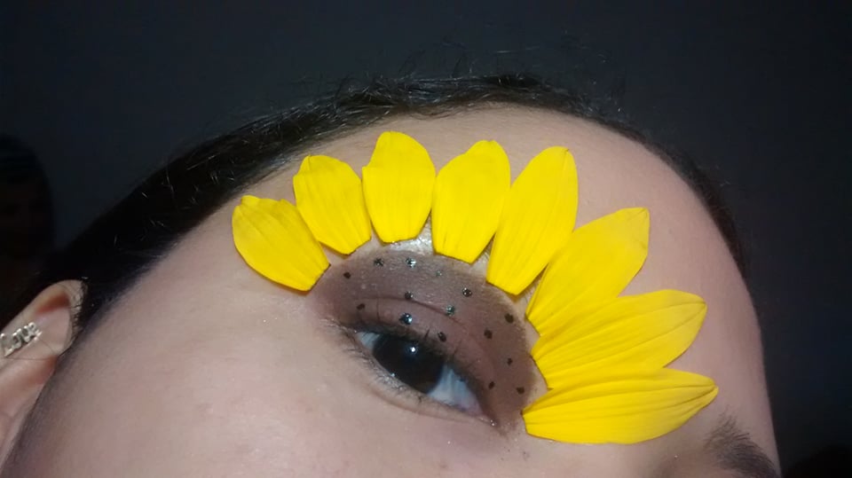 ESP-ENG] Un Maquillaje con Pétalos de Girasoles | Sunflower Petal Makeup —  Hive