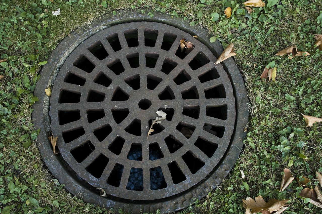 sewer-cover-g5143459a4_1280.jpg