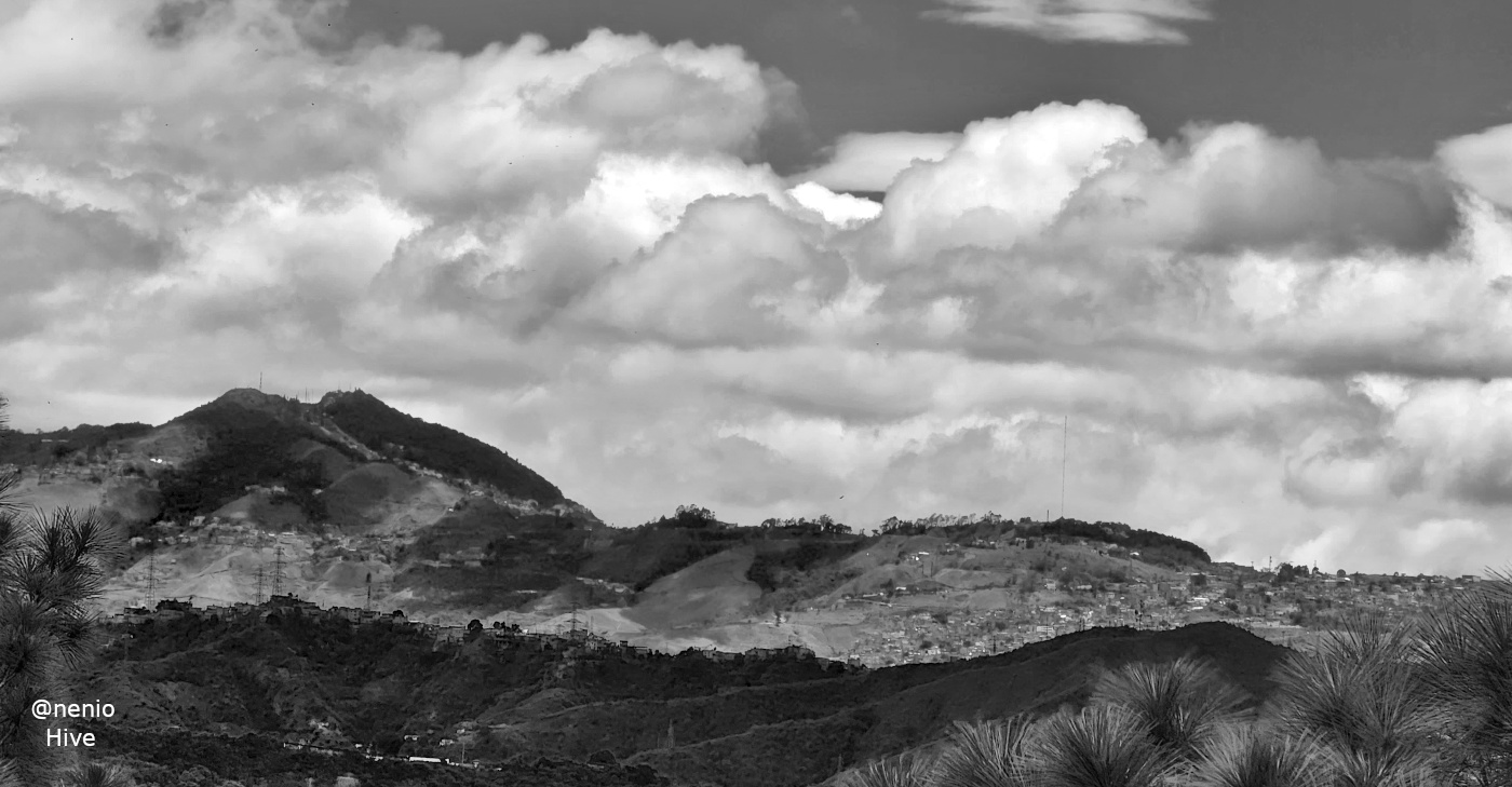 mountains-caracas-001-bw.jpg