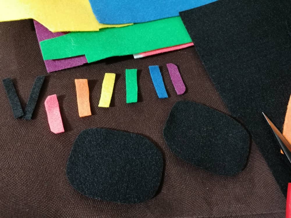 felt-tv-diy (17).jpeg