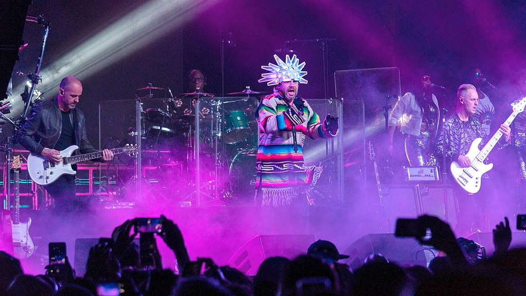 1024px-Jamiroquai_2018_Coachella18W1-121_(27188172187).jpg