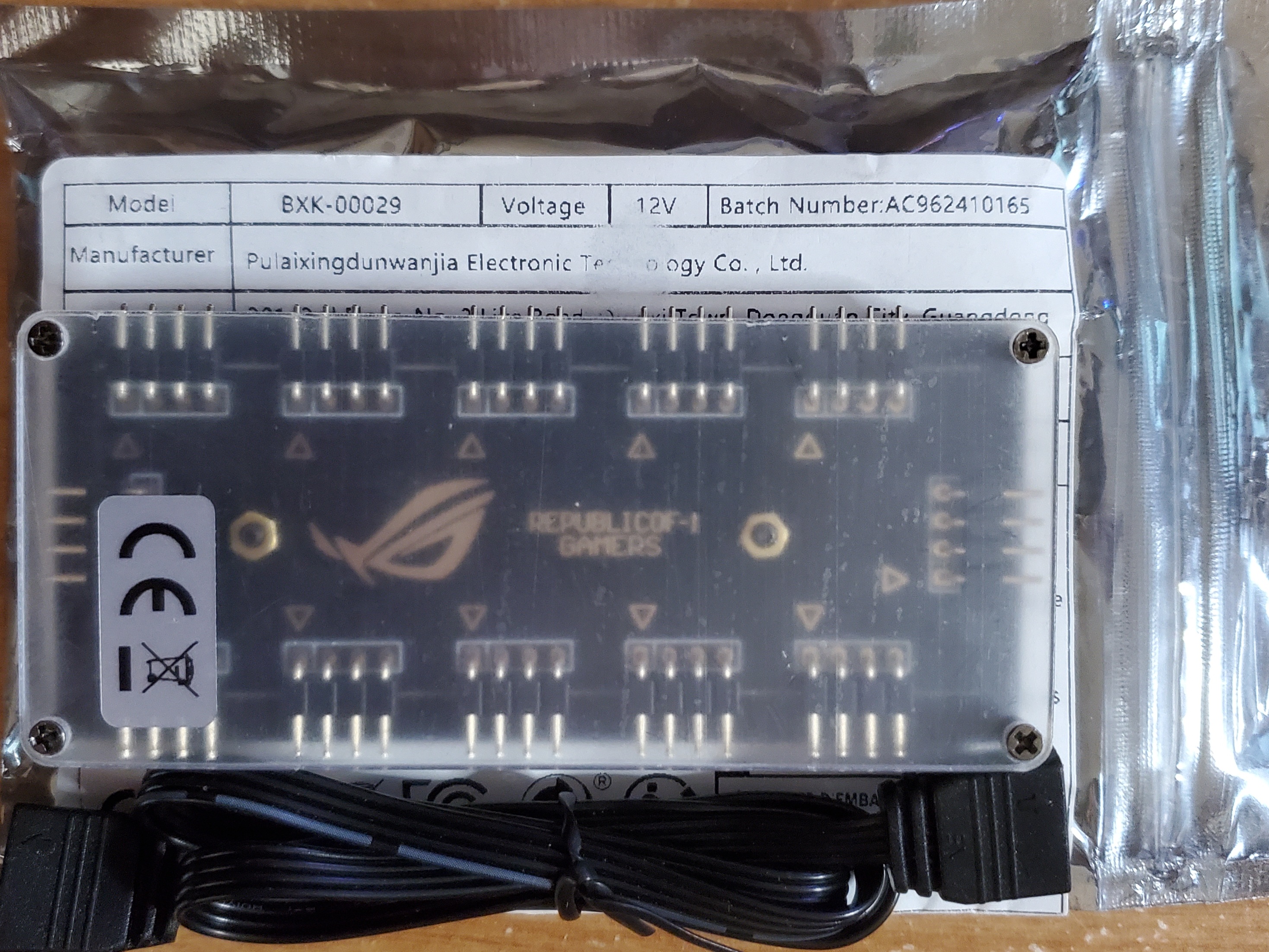 Pulaixingdunwanjia Electronic Technology Co, Ltd BXK-00029 Knock-Off Republic of Gamers 10-Port RGB Hub.jpg