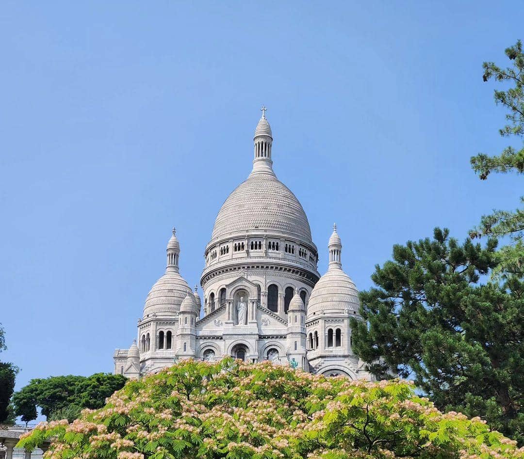 Exploring the Iconic Landmarks of Paris: The Sacré-Cœur Basilica and the  Musée d'Orsay — Hive
