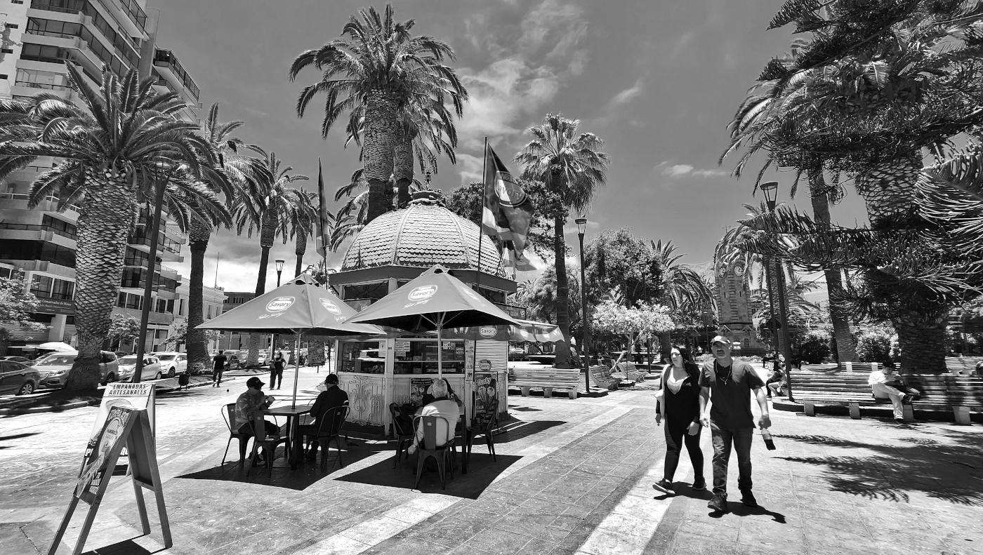 plaza-colon-001-bw.jpg