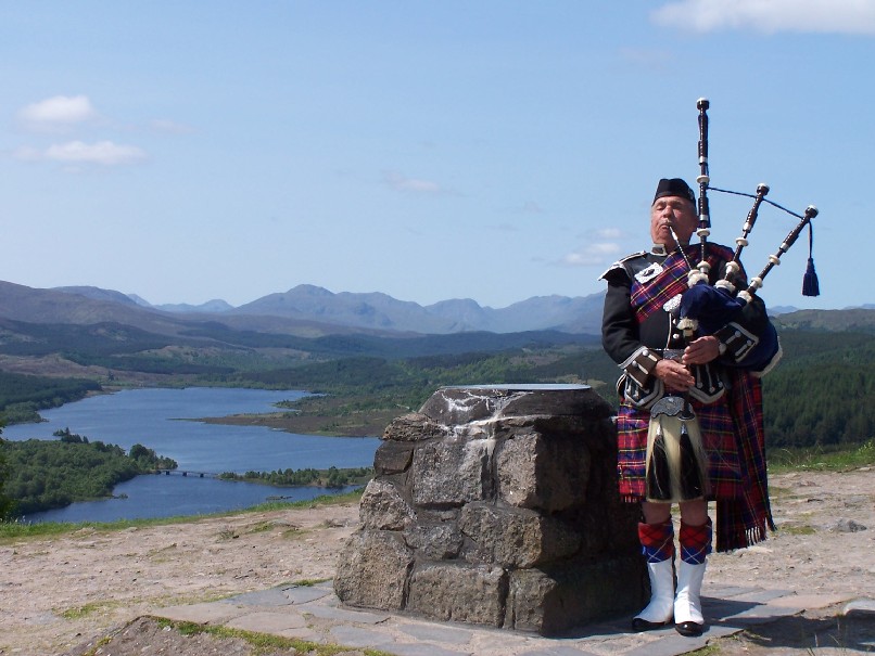 bagpiper-1552324.jpg