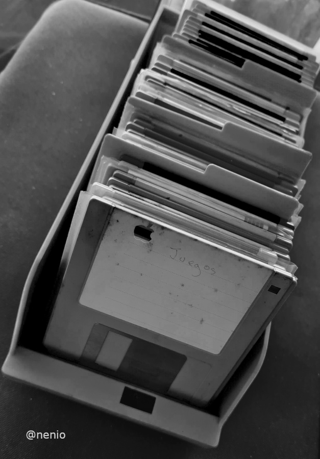 floppy-disks-001-bw.jpg