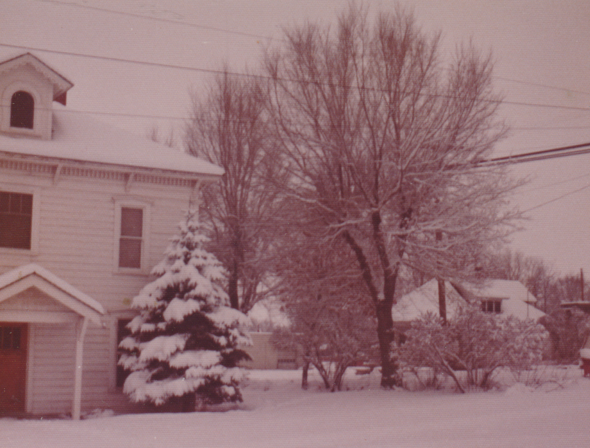 1960's maybe of snow and a white house adn stuff.png