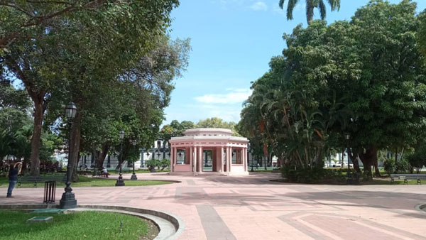 plaza9-600.jpg