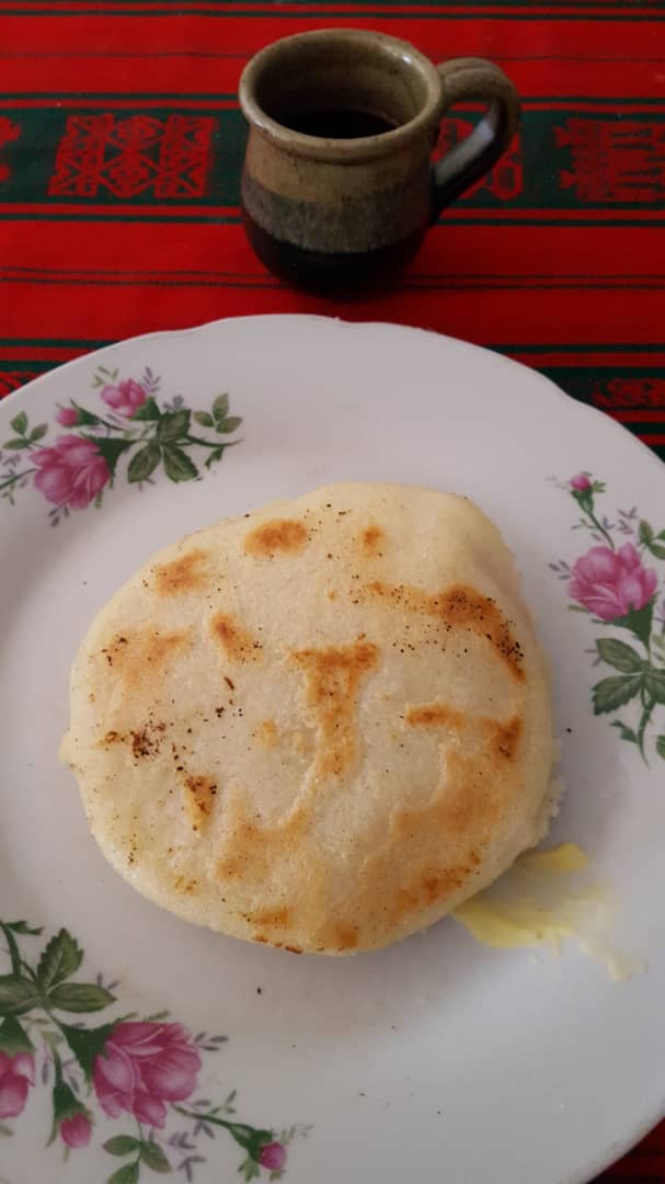 La #arepa uno de los desayunos #favoritos de mamá🤩 Un gran #obsequio  para ella. 🥰 • Te esperamos🎊 • #tostiarepa #tostyarepa #oster…