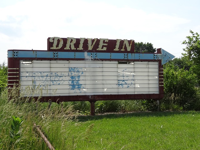drive-in-theater-sign-3297354_640.jpg