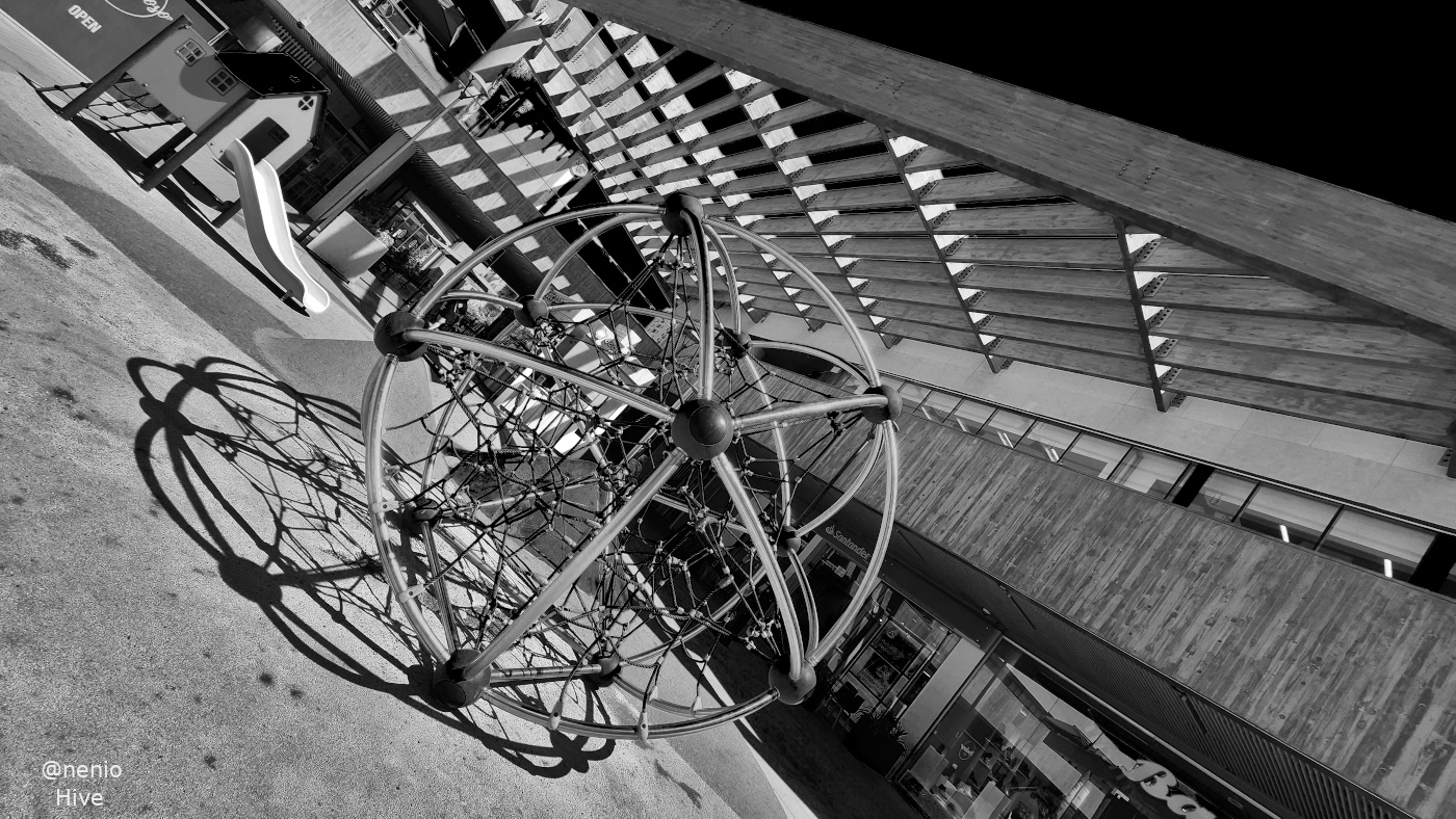 geometry-mall-001-bw.jpg