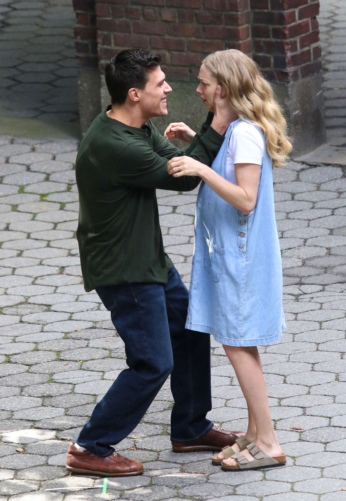 Amanda-Seyfried---On-set-of-the-indie-drama-A-Mouthful-of-Air-08.jpg