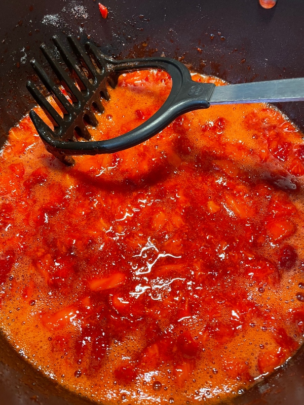 foodiesbeehive-strawberries-jam-4.jpg